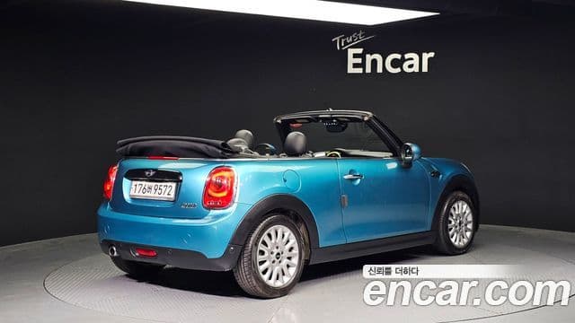 MINI Cooper Convertible 2