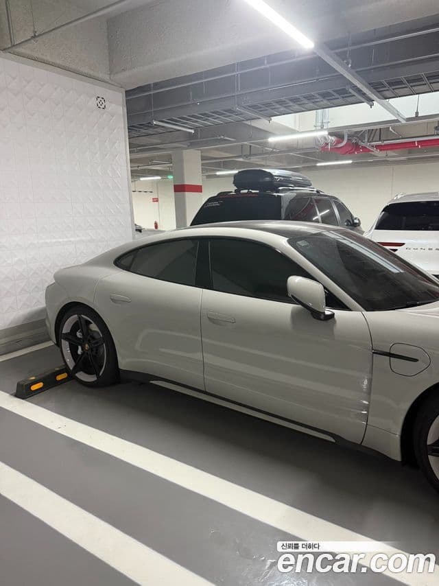 Porsche Taycan 3