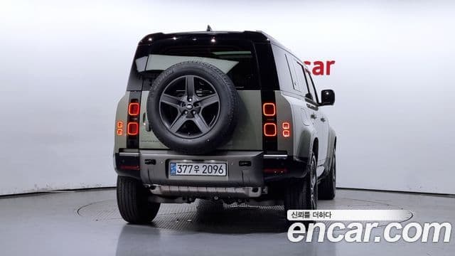 Land Rover Defender (L663) 4