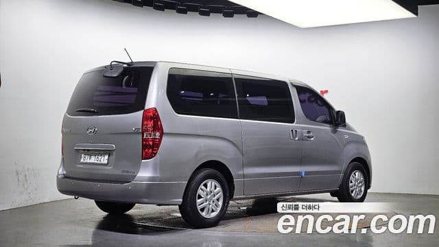 Hyundai The New Grand Starex 2