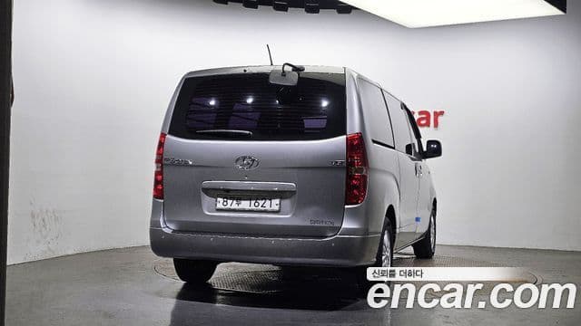 Hyundai The New Grand Starex 4