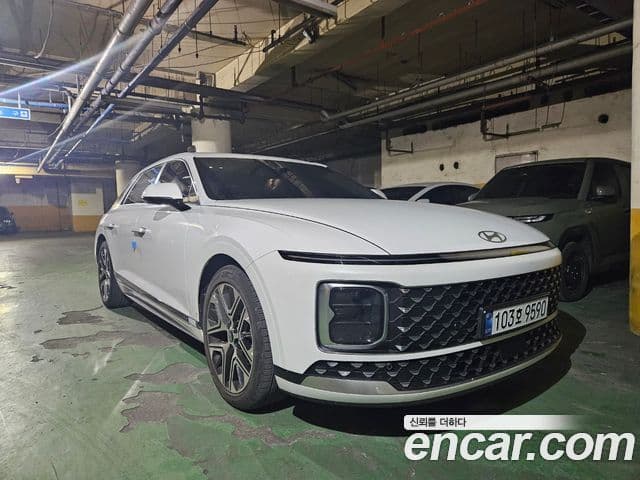 Hyundai Grandeur (GN7) 3