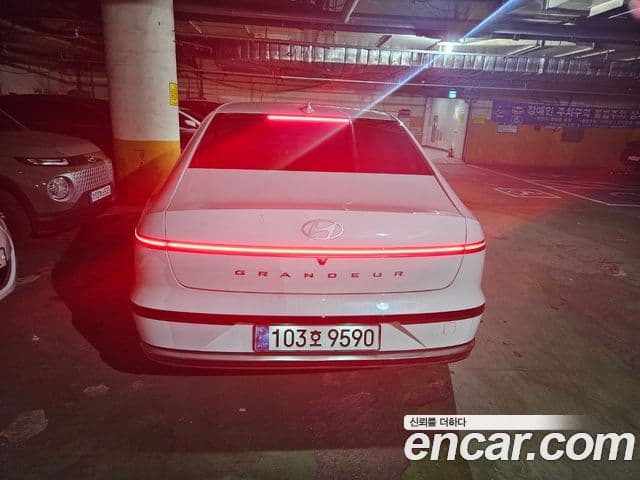 Hyundai Grandeur (GN7) 4