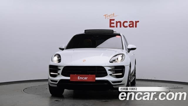 Porsche Macan 3