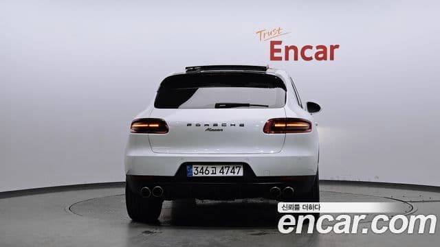 Porsche Macan 4
