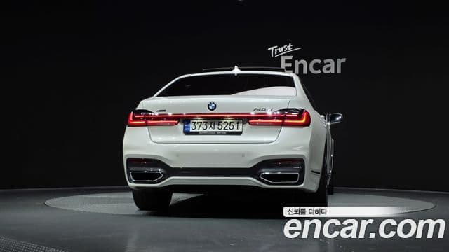 BMW 7 Series (G11) 3