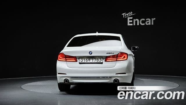 BMW 5 Series (G30) 3