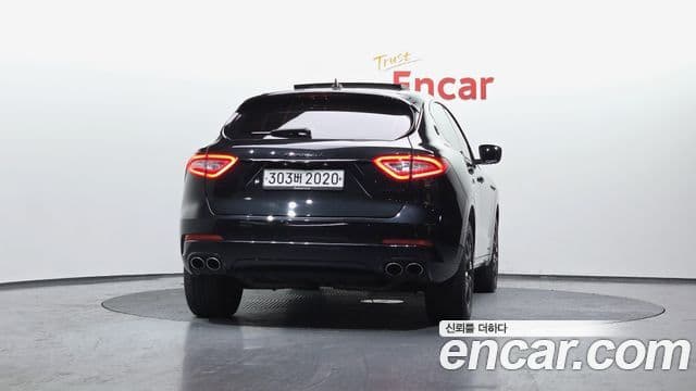 Maserati Levante 4