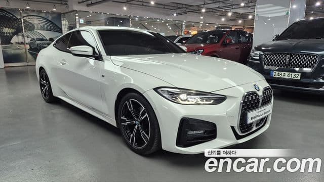 BMW 4 Series (G22) 3
