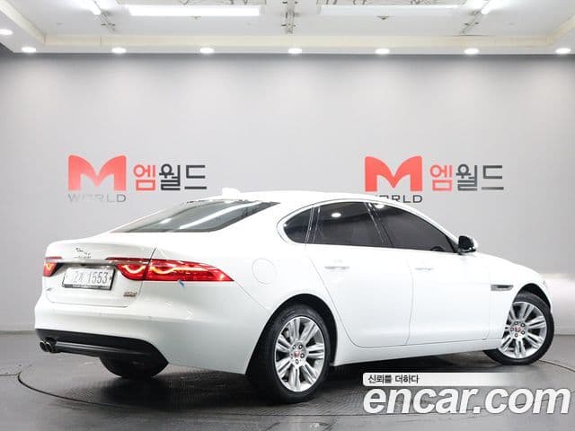 Jaguar XF (X260) 3