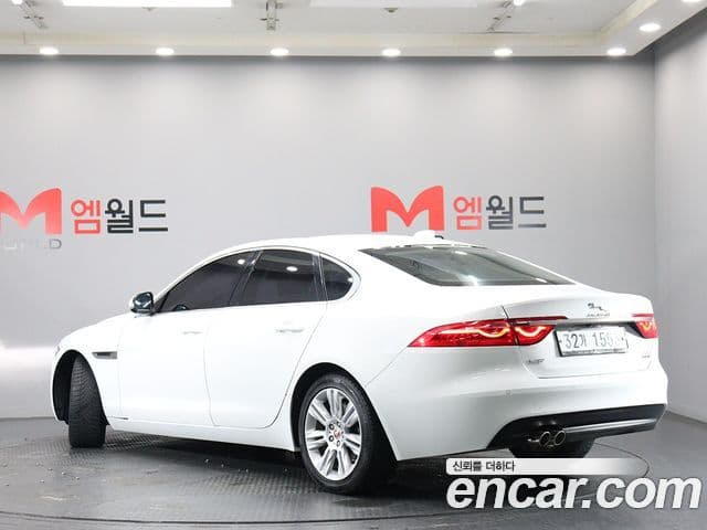 Jaguar XF (X260) 4