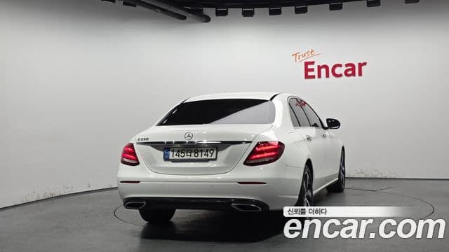 Mercedes-Benz E-Class W213 4
