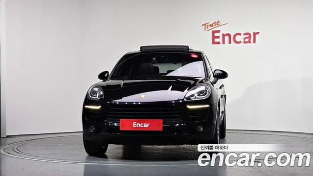 Porsche Macan 3