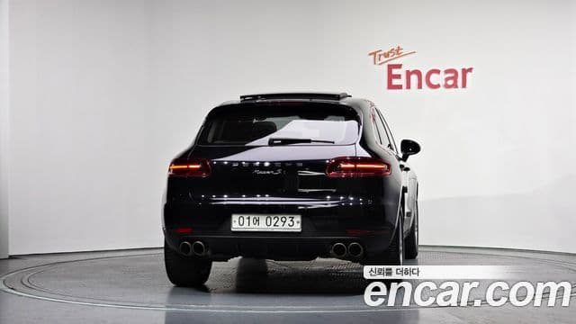 Porsche Macan 4