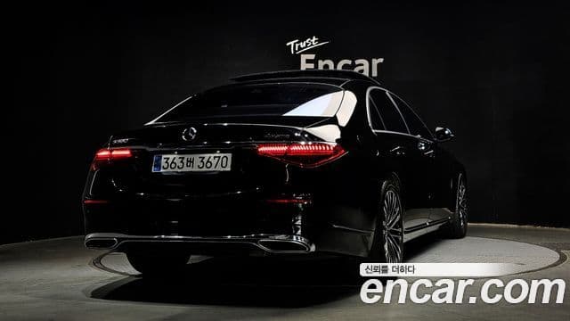 Mercedes-Benz S-Class W223 2
