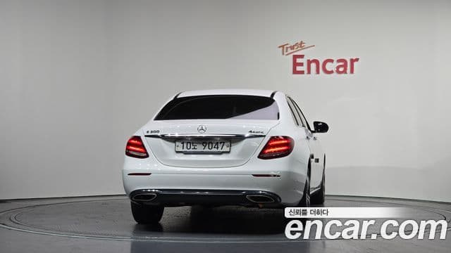 Mercedes-Benz E-Class W213 4