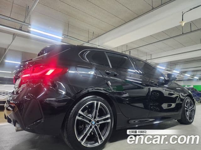 BMW 1 Series (F40) 4