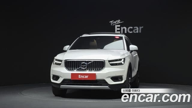 Volvo XC40 3