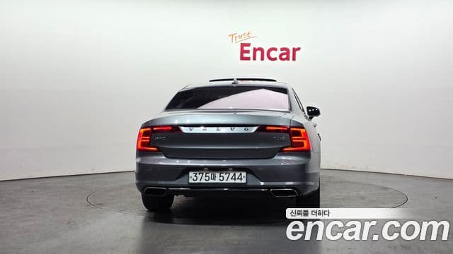 Volvo S90 4
