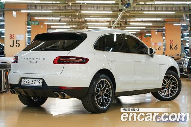 Porsche Macan 2