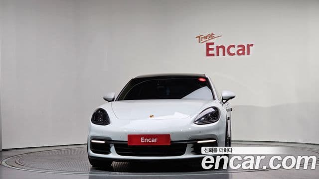 Porsche Panamera (971) 2