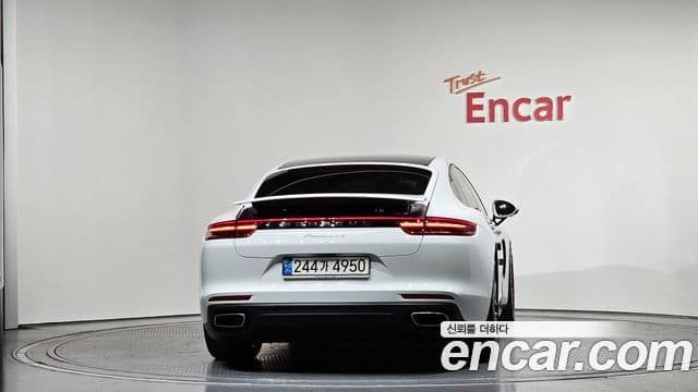 Porsche Panamera (971) 3
