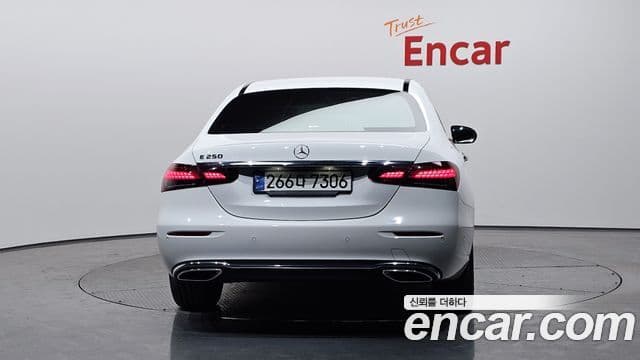Mercedes-Benz E-Class W213 4