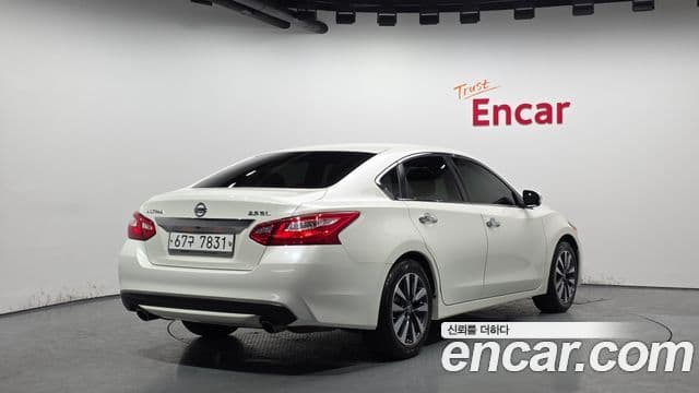 Nissan Altima 2