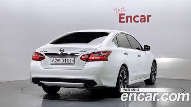 Nissan Altima 2