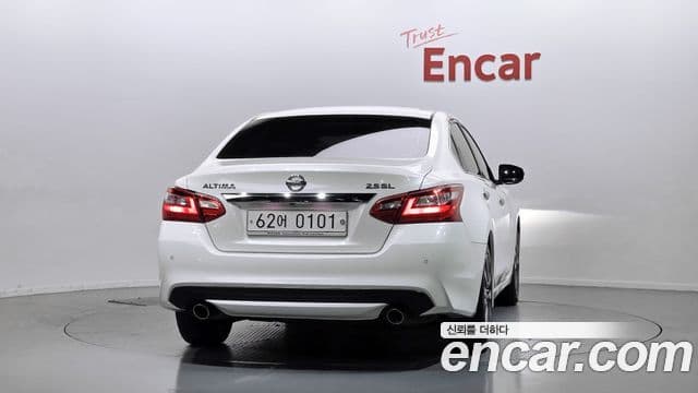 Nissan Altima 4