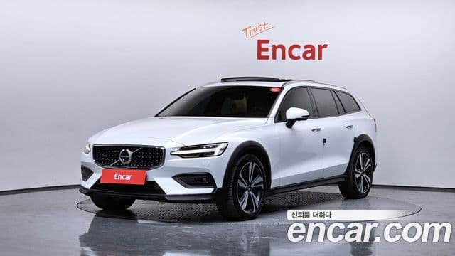 Volvo V60 Cross Country 2nd Gen — 1