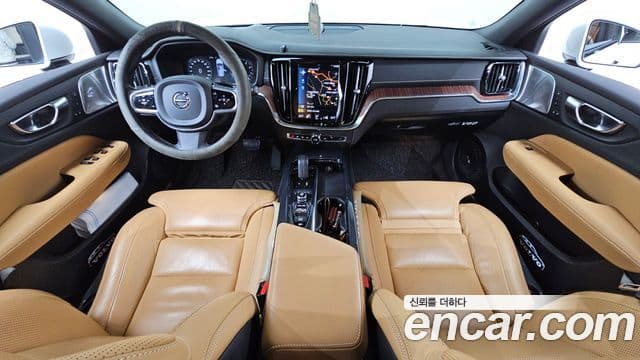 Volvo V60 Cross Country 2nd Gen 4