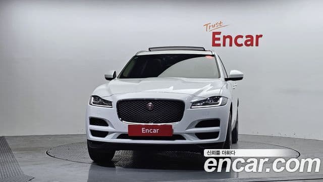 Jaguar F-PACE 2