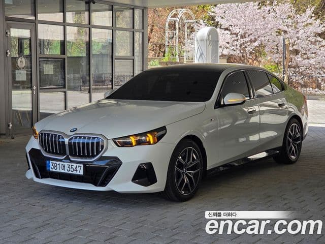 BMW 5 Series (G60)