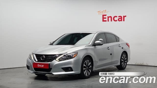 Nissan Altima 1