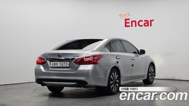 Nissan Altima 2