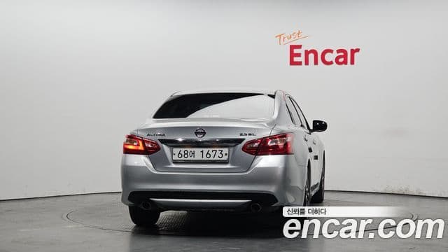 Nissan Altima 4