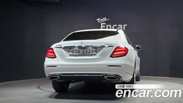 Mercedes-Benz E-Class W213 4