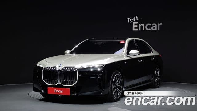 BMW 7 Series (G70) 1