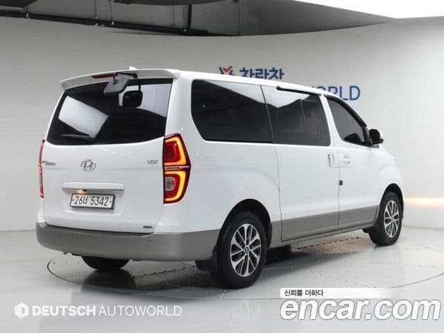 Hyundai The New Grand Starex 2