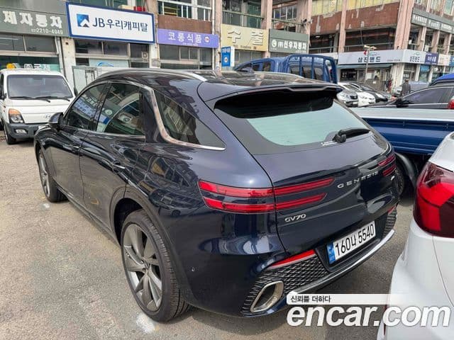 Genesis GV70 3
