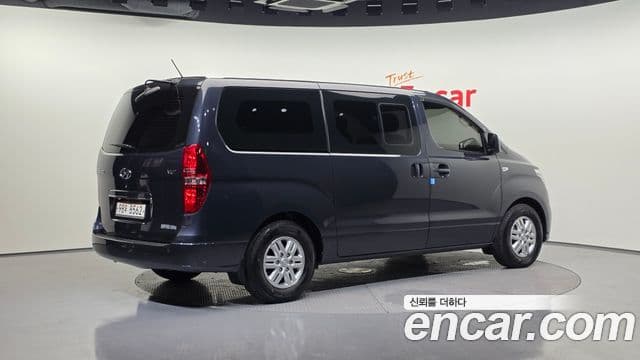 Hyundai The New Grand Starex 2