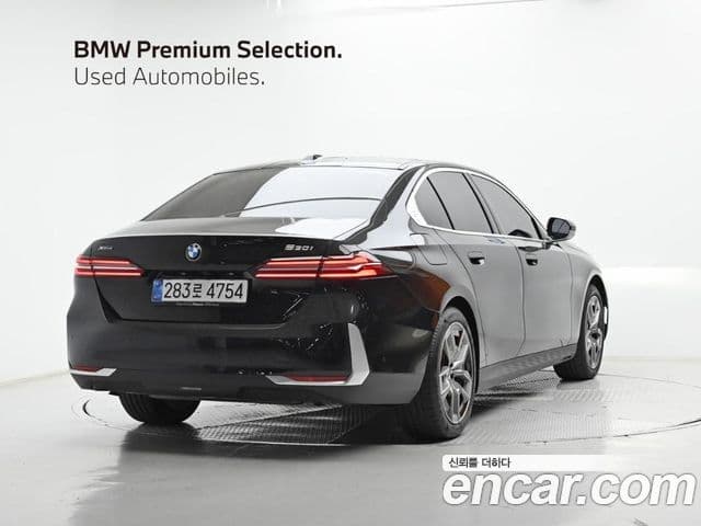 BMW 5 Series (G60) 2