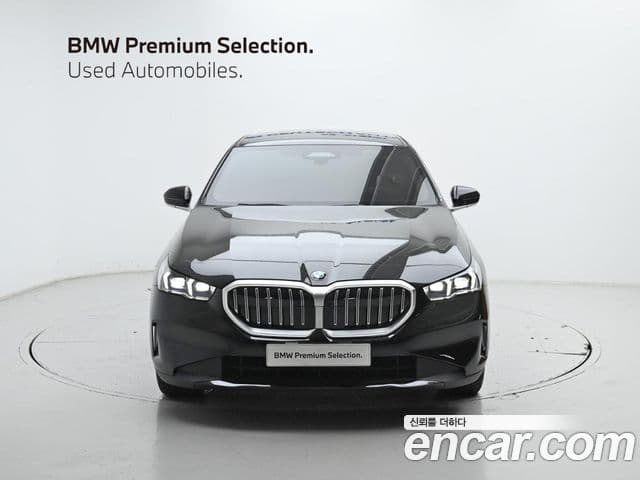 BMW 5 Series (G60) 3