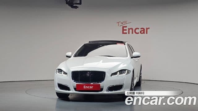 Jaguar All New XJ 3