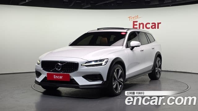 Volvo V60 Cross Country 2nd Gen 1