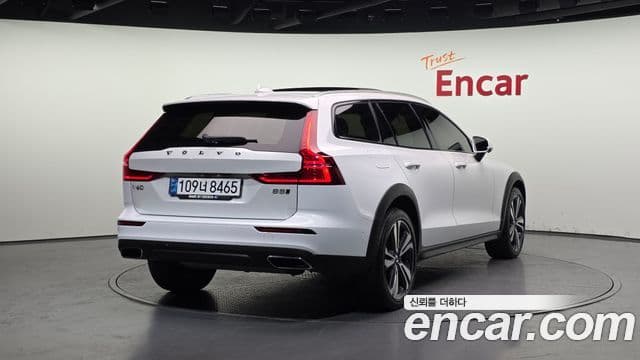 Volvo V60 Cross Country 2nd Gen 2