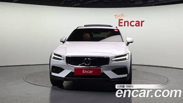 Volvo V60 Cross Country 2nd Gen 3