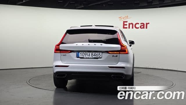 Volvo V60 Cross Country 2nd Gen 4