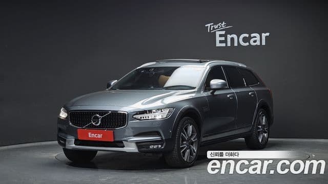 Volvo V90 Cross Country 1